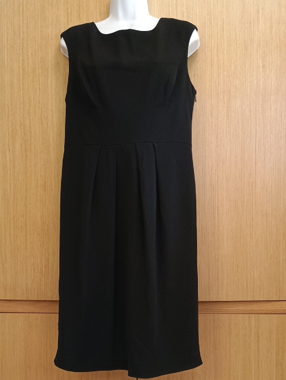 +SZ Suzi Chin Maggy Boutique SZ 14  Black Sleeveless Pleated Midi Dress